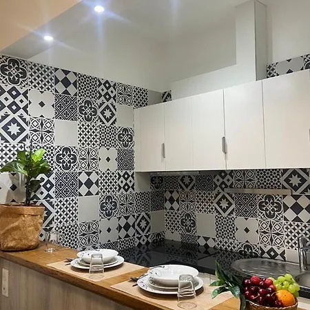 Small Studio In Apartment Paris